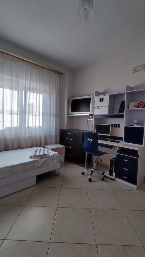 Lolu Apartment Plus Privat Parking Vlorë 외부 사진